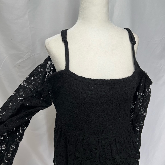 TORRID | Babydoll Lace Smocked Cold Shoulder Top | Size 1 - Picture 3 of 6